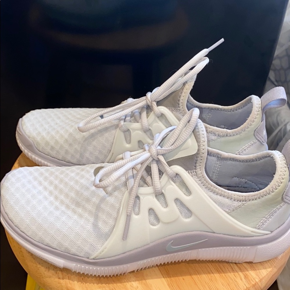 NIKE acalme shoes